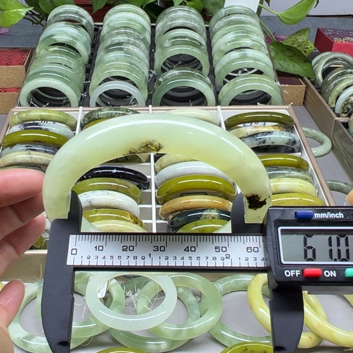 蛇纹石玉未镶嵌手镯37