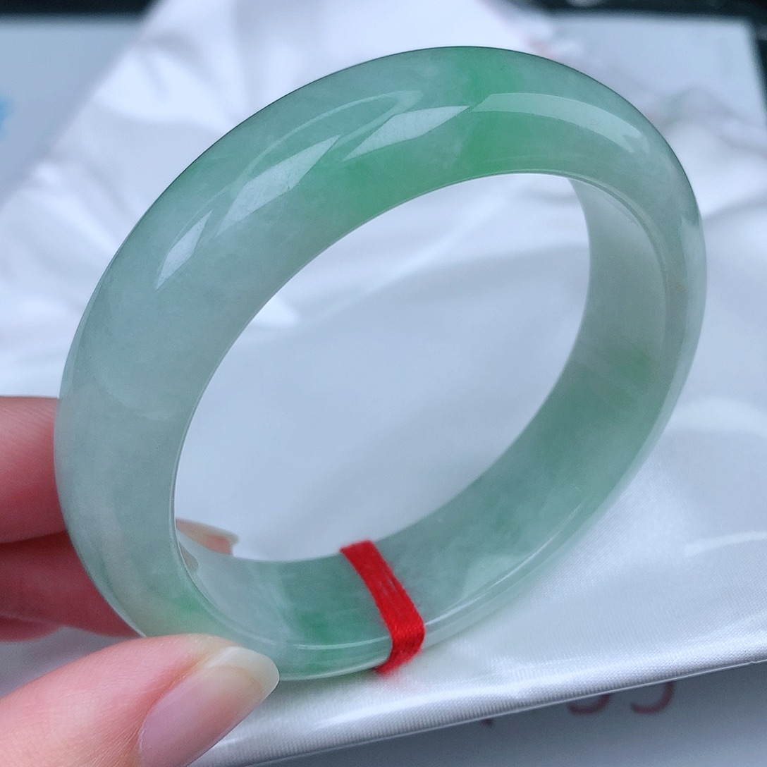 翡翠手镯未镶嵌天然