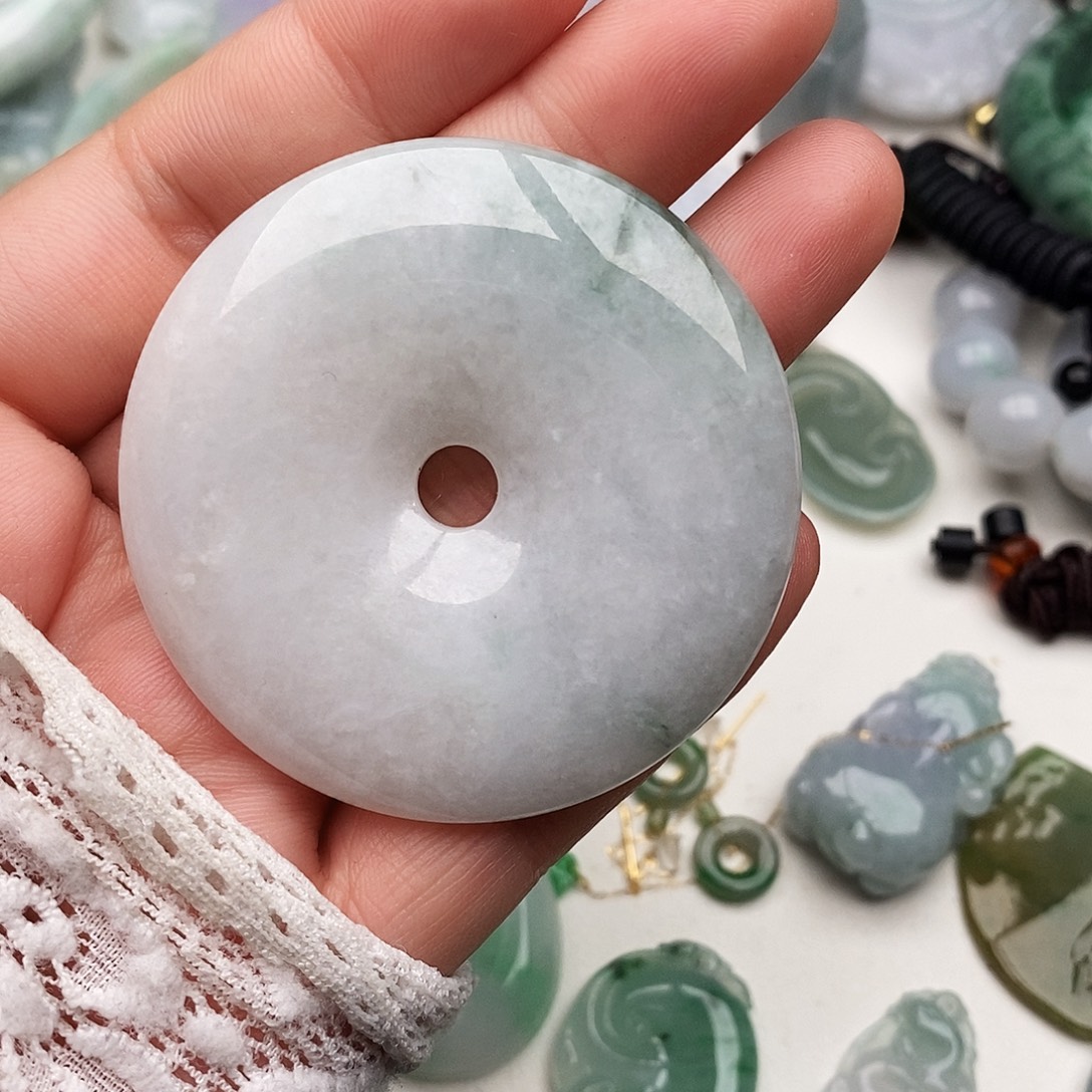 翡翠未镶嵌颈饰平安扣