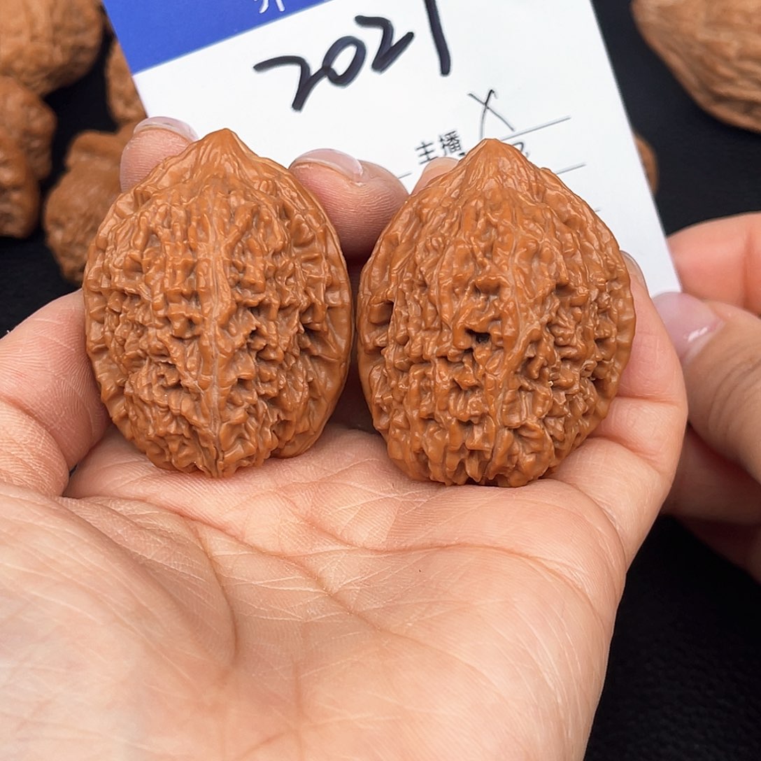 文玩核桃吊坠大蒜头36尺。 无刀修2027