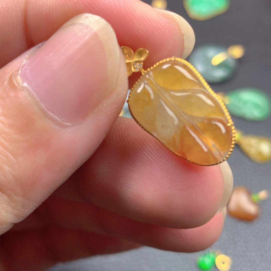 【闪购商品】颈饰18K金镶嵌翡翠翡翠