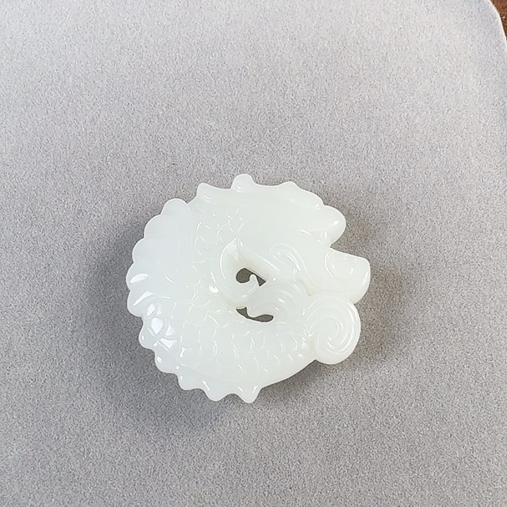 墨***秋和田玉未镶嵌颈饰