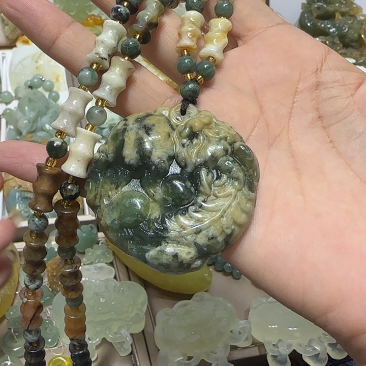 蛇纹石玉吊坠未镶嵌