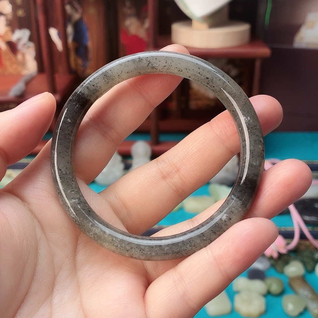 颈饰未镶嵌和田玉57.6圈口。棉多