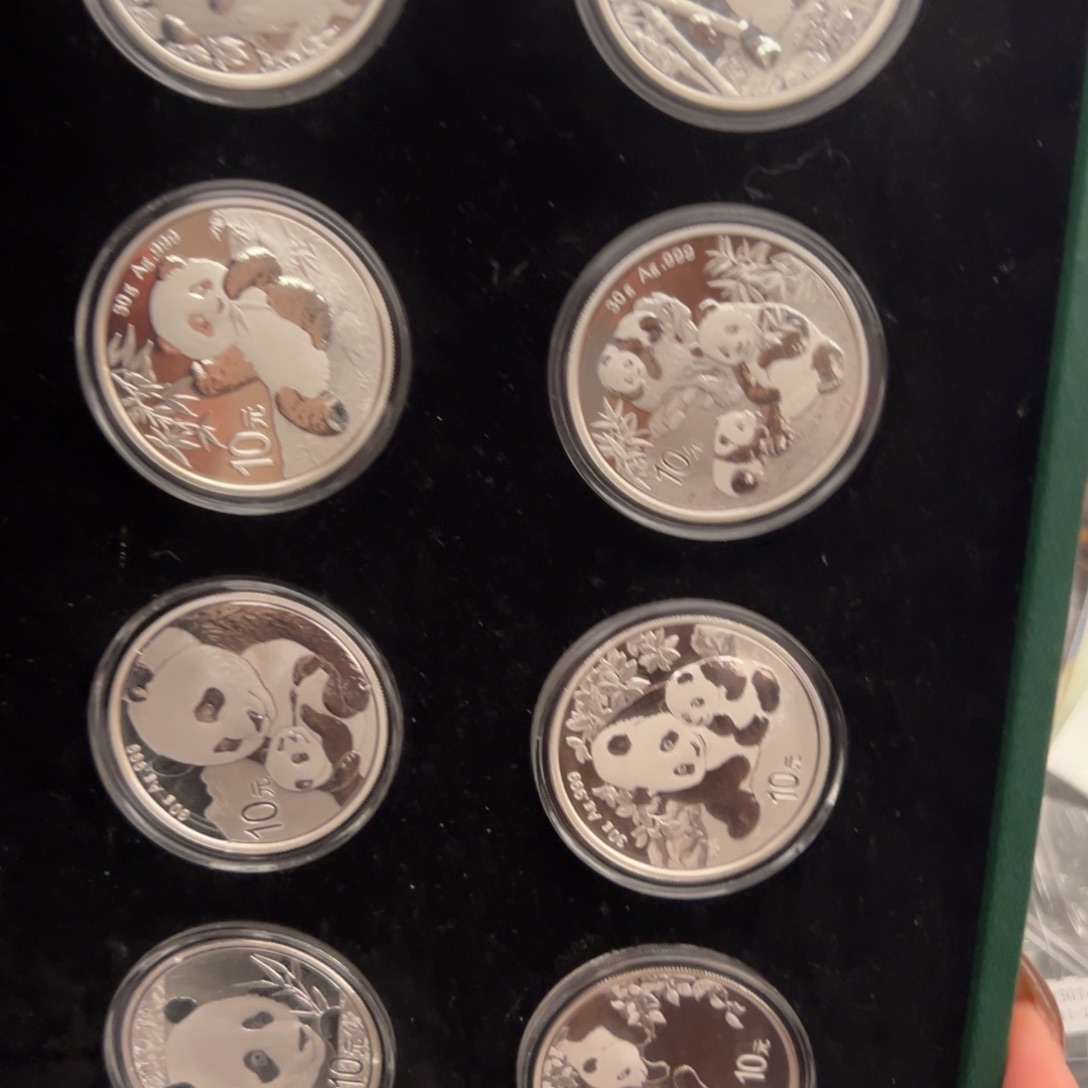 纯银2017-2026熊猫币大全套带证书盒子