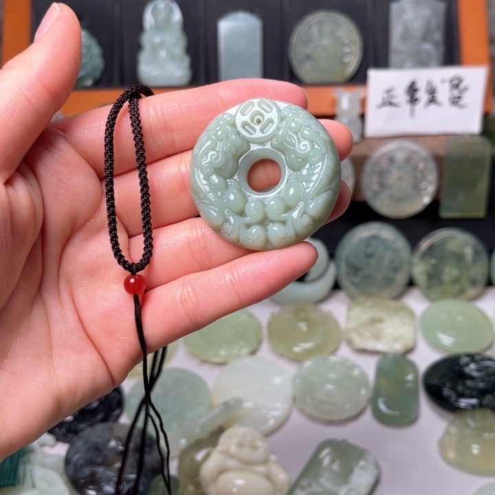 岫玉吊坠(赠链)未镶嵌