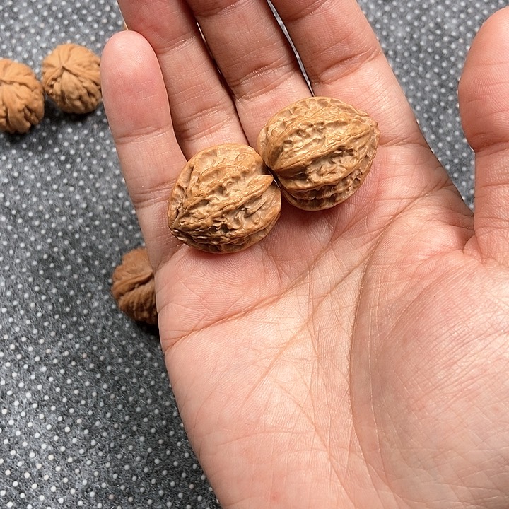 文玩核桃吊坠八楞