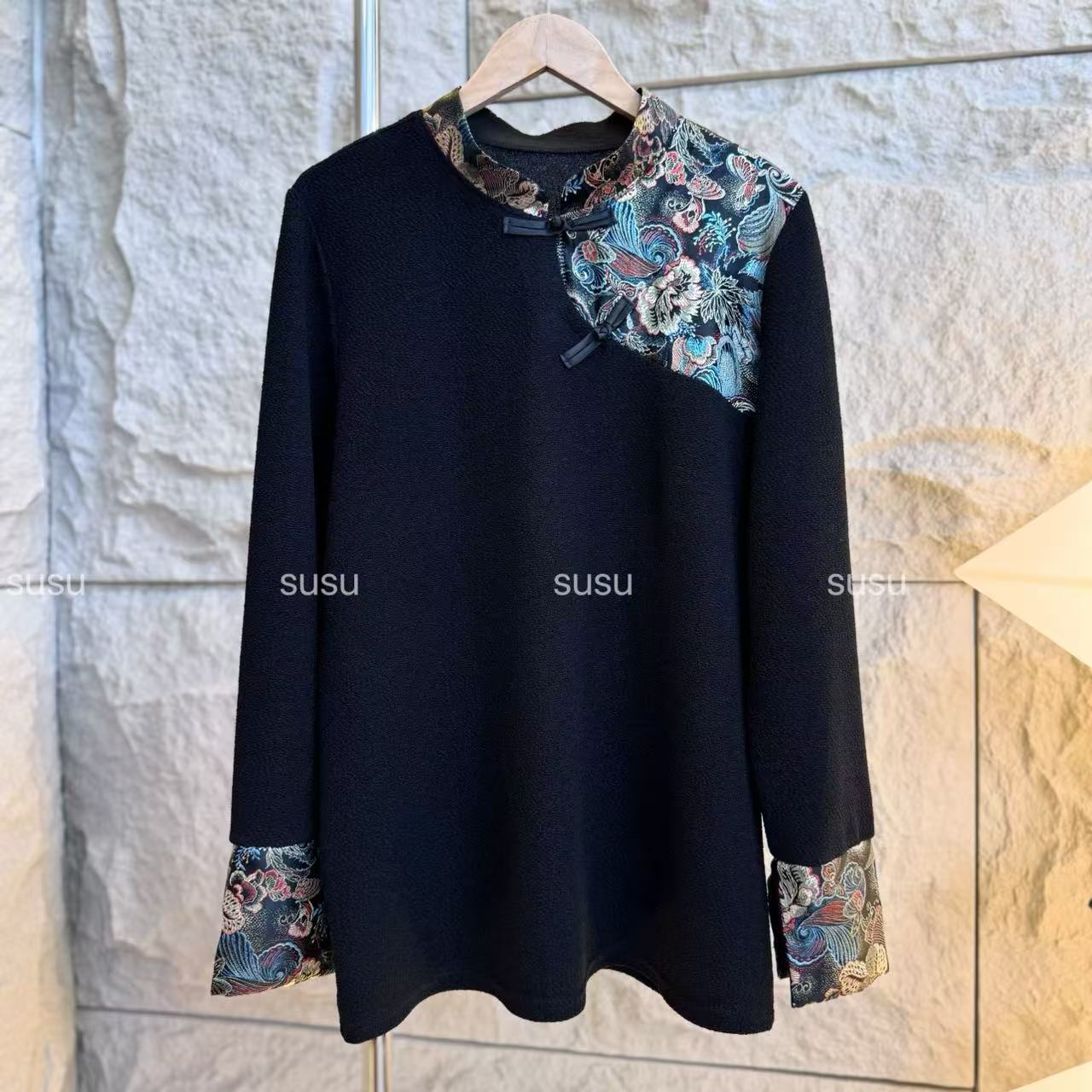 296#1796-黑色拼刺绣盘扣长袖上衣-F/时尚百搭高级