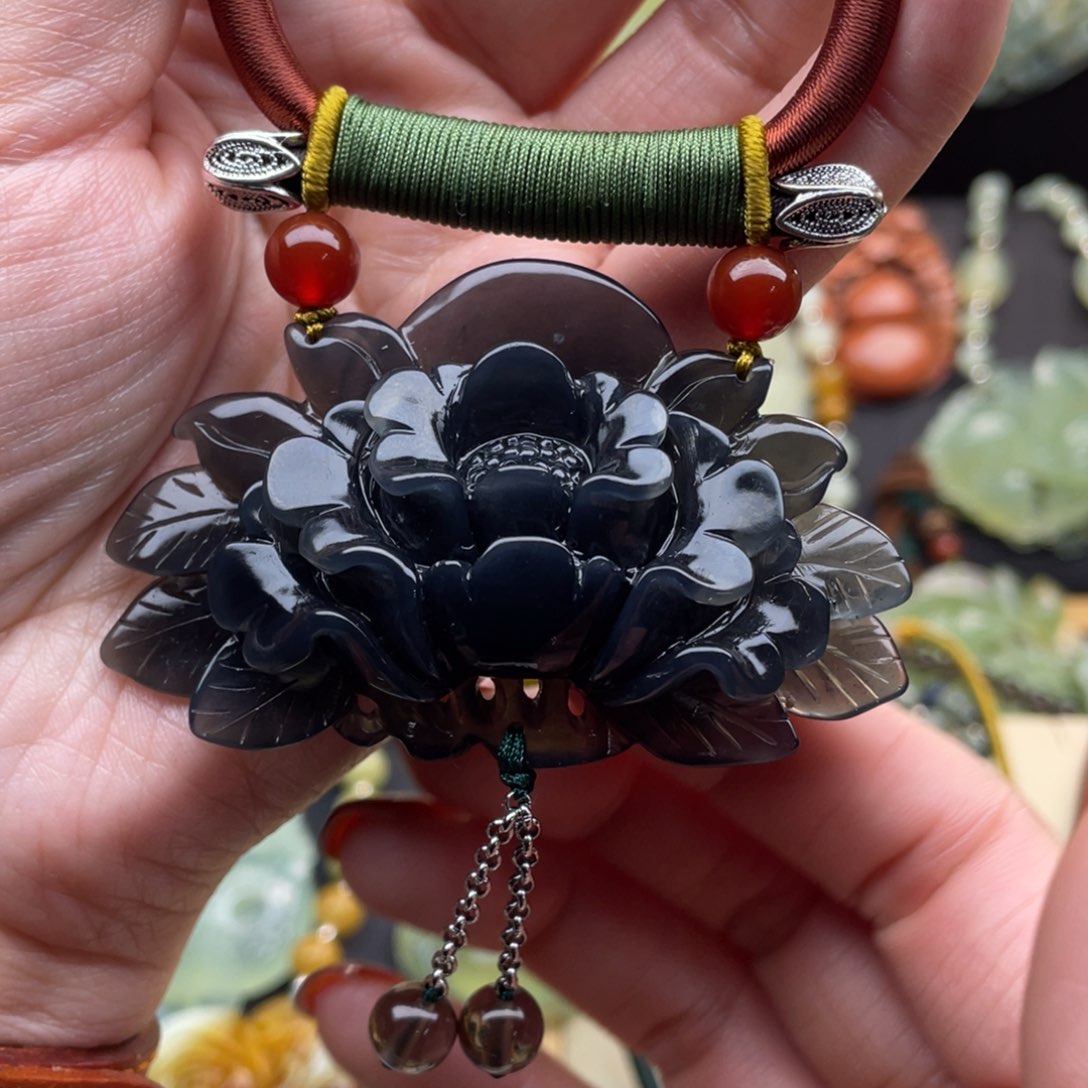 蛇纹石玉颈饰未镶嵌