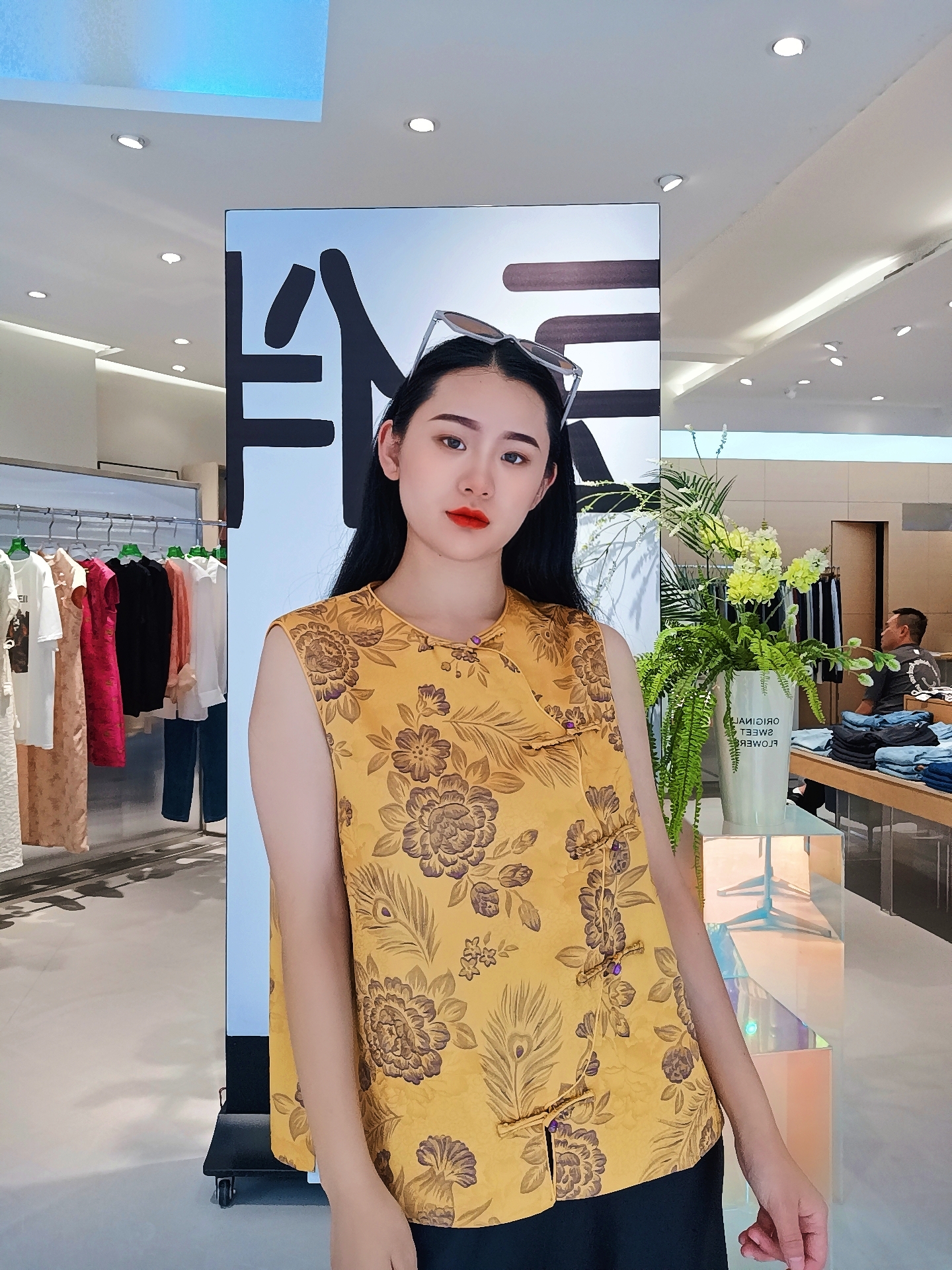 薄款无袖圆领立领常规款刺绣上衣马甲新中式时尚复古百搭提花