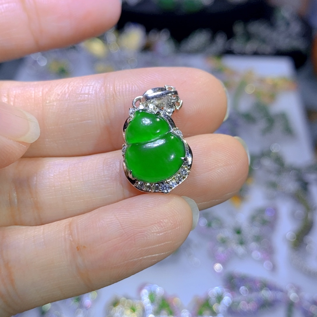 翡翠颈饰银S925镶嵌天然翡翠