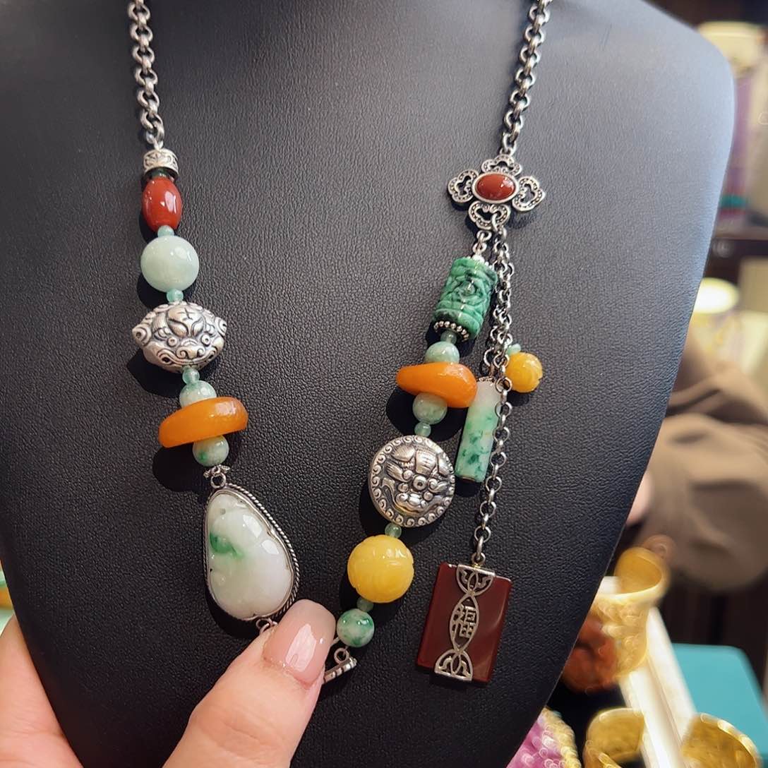 翡翠颈饰未镶嵌古风