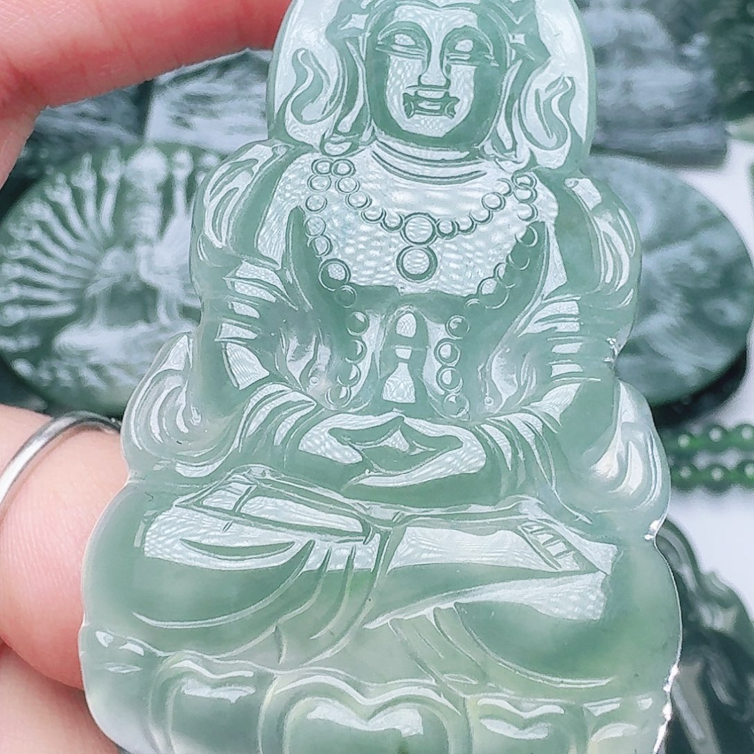 翡翠未镶嵌颈饰天然的A货翡翠多样性发其一 