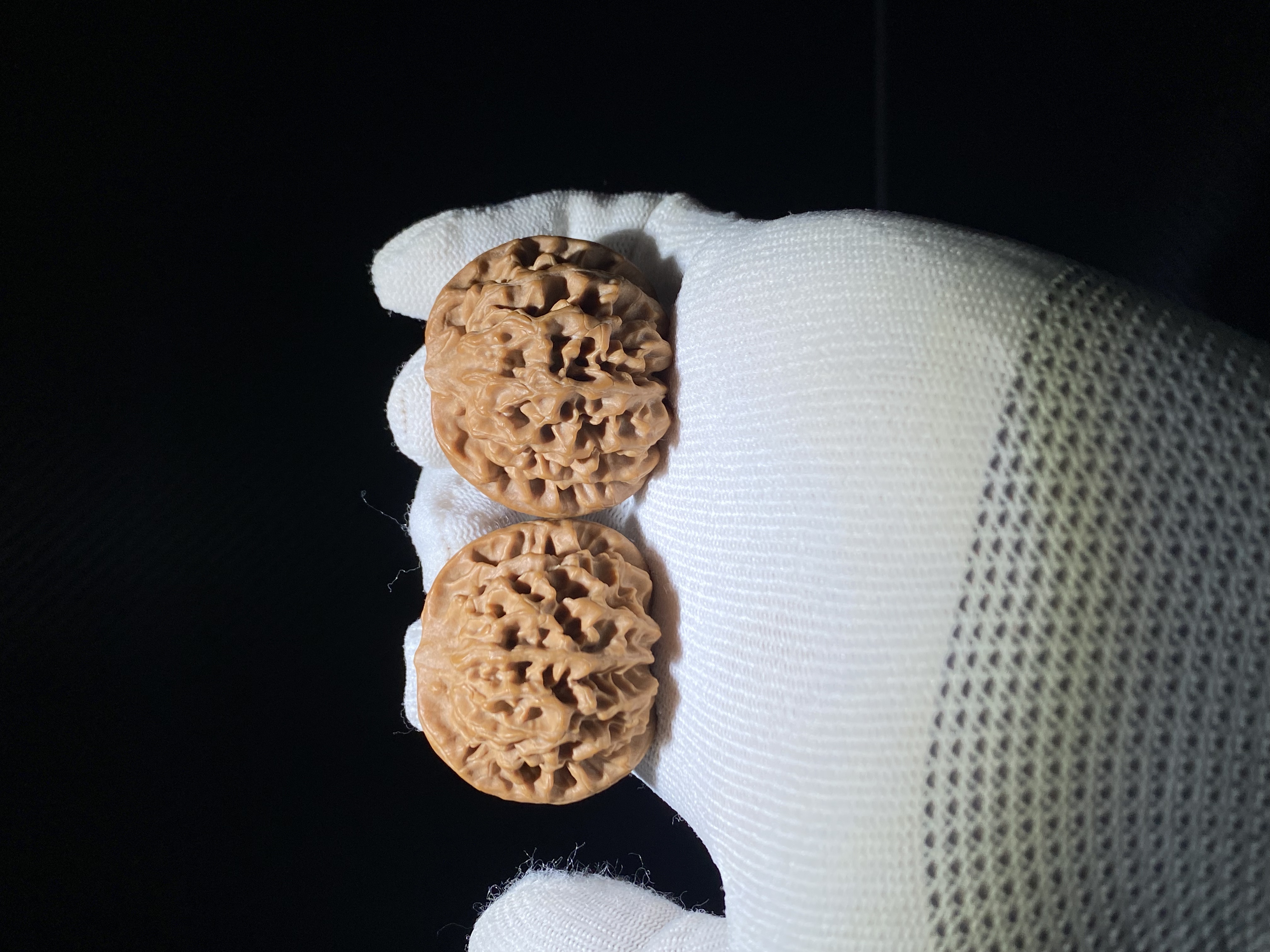 39尺头货雪花底秦闷文玩核桃