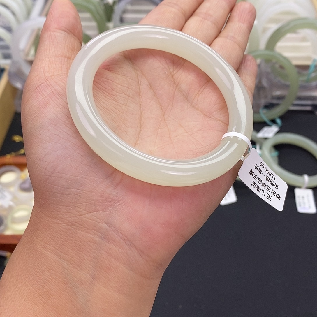 鱼***头和田玉未镶嵌珠宝奇石和田玉手镯54.55