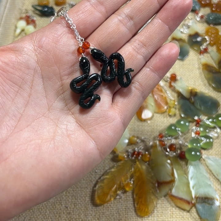 蛇纹石玉耳饰未镶嵌