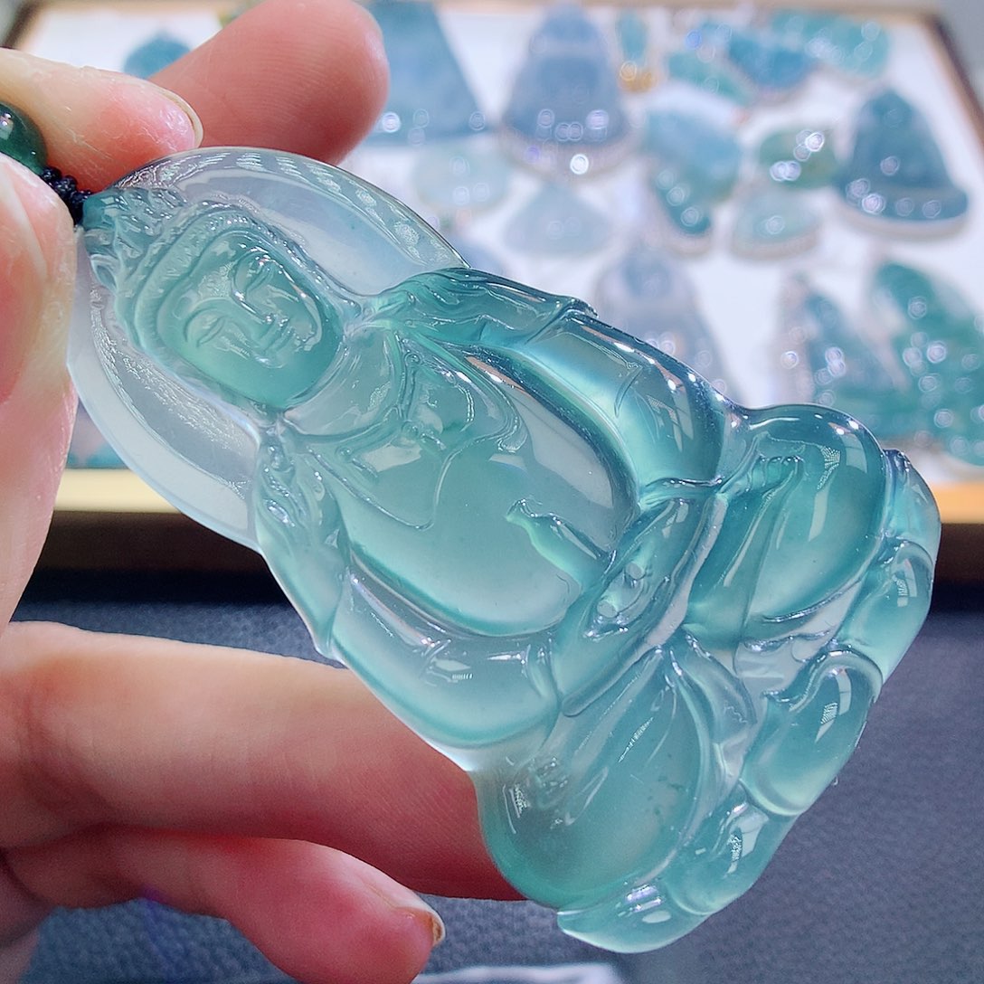 翡翠颈饰未镶嵌翡翠