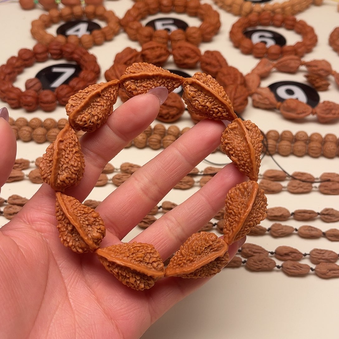 快***生吊坠文玩核桃绣花鞋