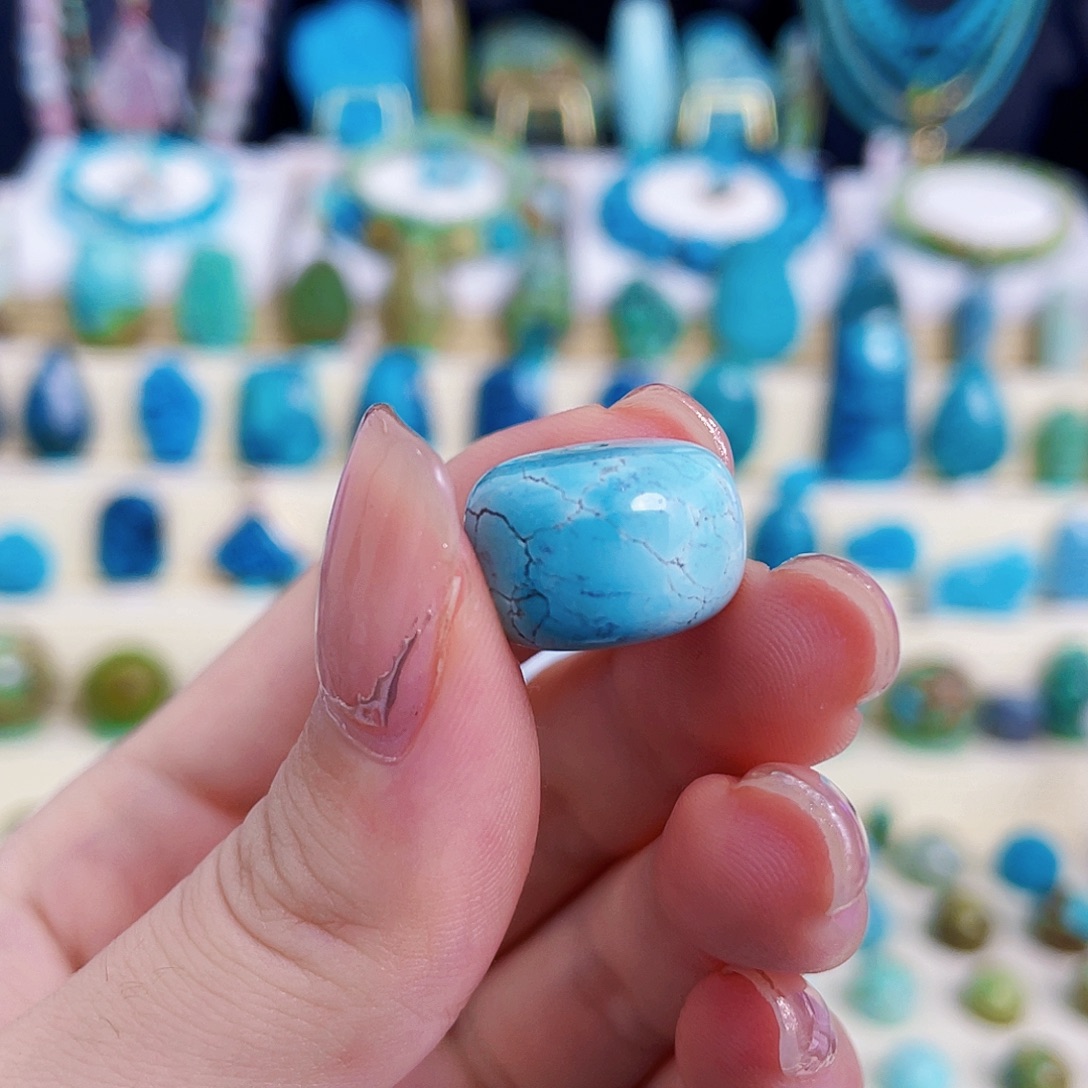 绿松石未镶嵌颈饰