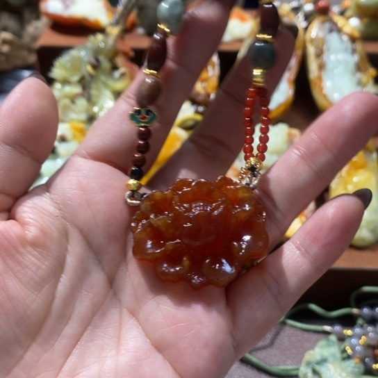 蛇纹石玉未镶嵌颈饰