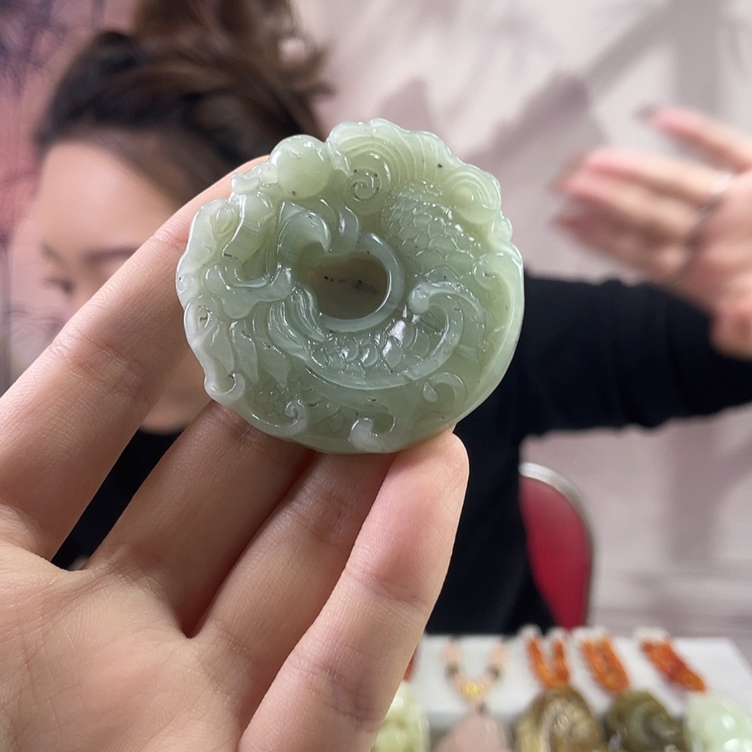 蛇纹石玉未镶嵌颈饰