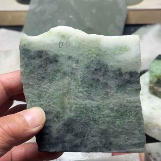 独山玉未镶嵌手镯定制