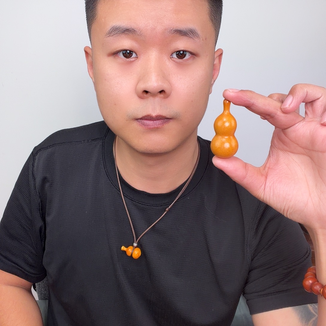 肖***、精品天花板草里金葫芦