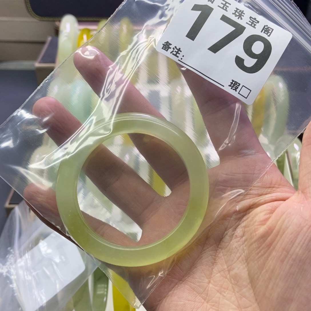 未镶嵌蛇纹石玉手镯o****o