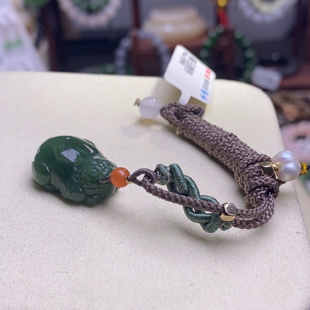 和田玉收藏级碧玉老矿料高冰猫眼貔貅吊坠未镶嵌