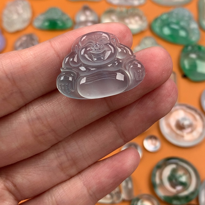 翡翠挂件未镶嵌….