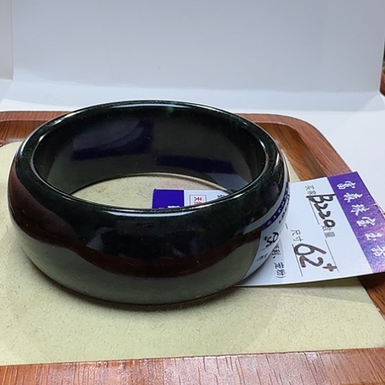 蛇纹石玉手镯未镶嵌M****