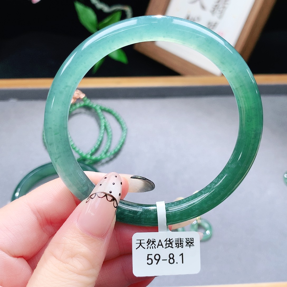 翡翠手镯（圆镯）未镶嵌