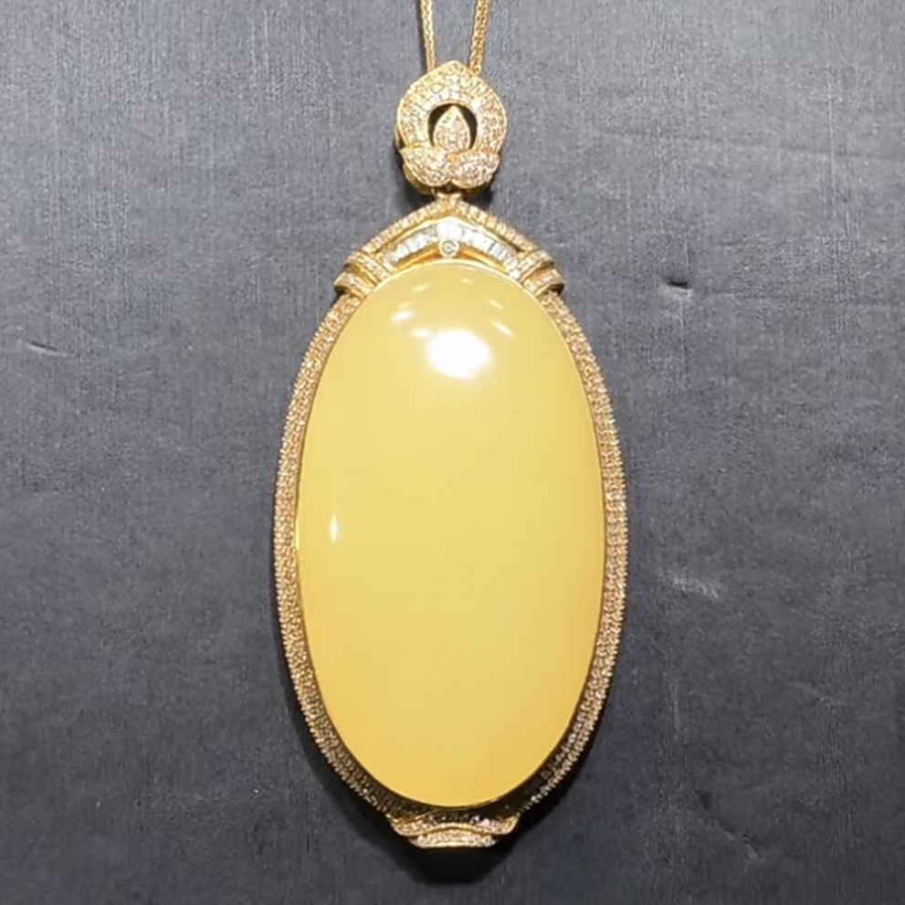 和田玉新疆若羌黄口吊坠18K金镶嵌