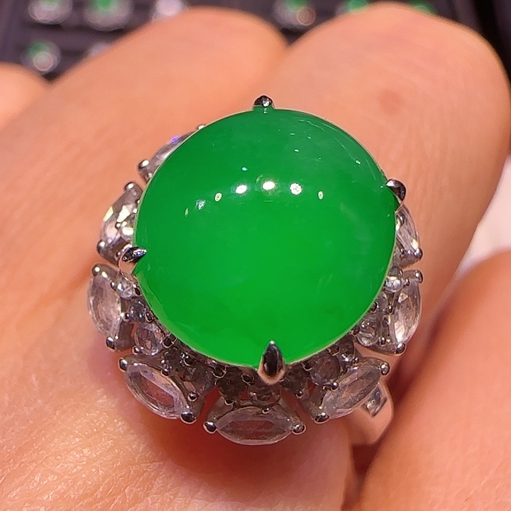 翡翠戒指18K金镶嵌戒指