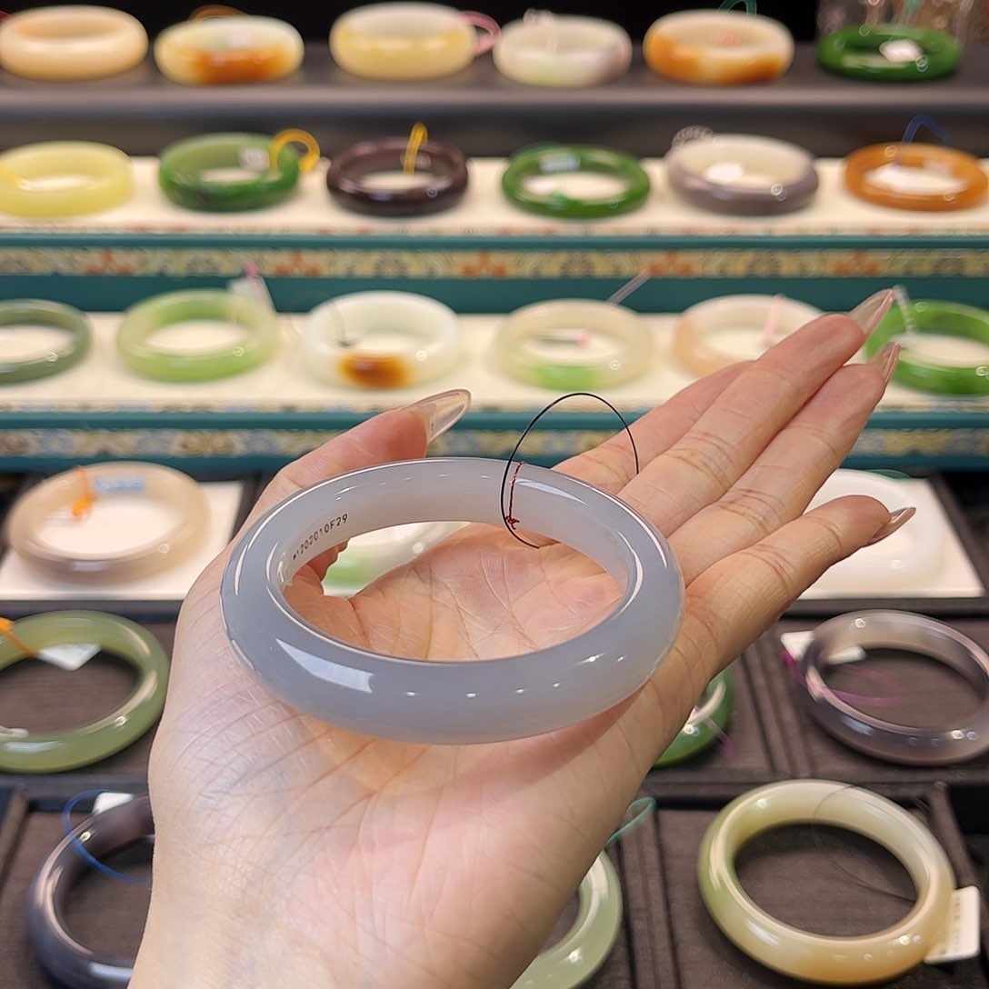 和田玉手镯未镶嵌仙紫渐变