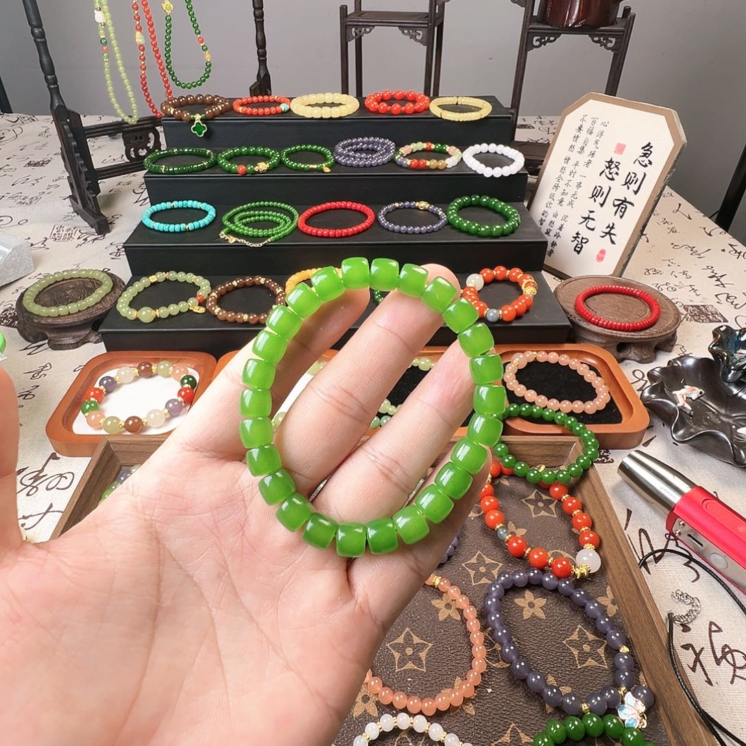和田玉未镶嵌手链果绿直切老型珠8m'm