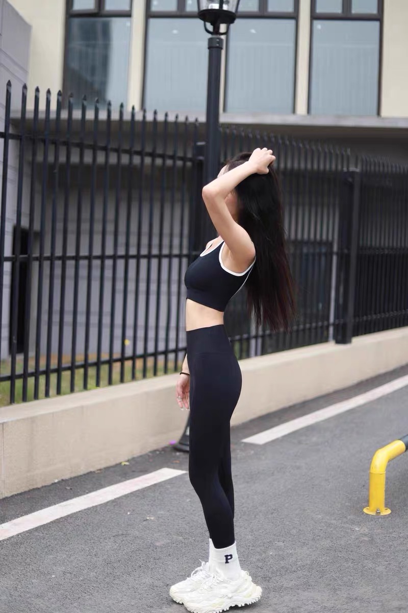 夏季裸感无尺码高腰瑜伽裤女一片式蜜桃臀裤子春夏无痕运动紧身裤