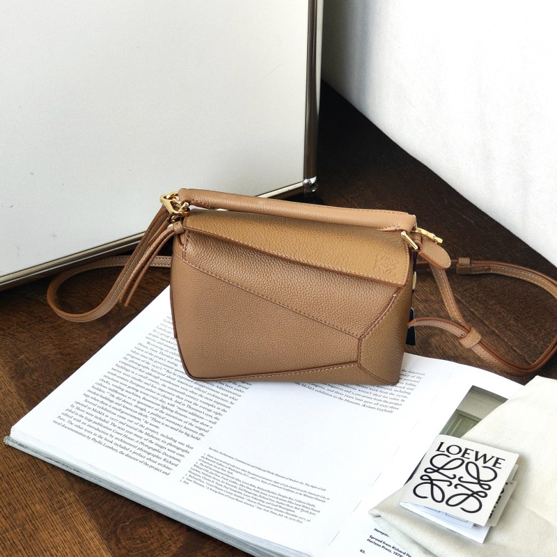 95新 LOEWE/罗意威 Azul-太妃糖色牛皮金扣puzzlemini斜挎包52233