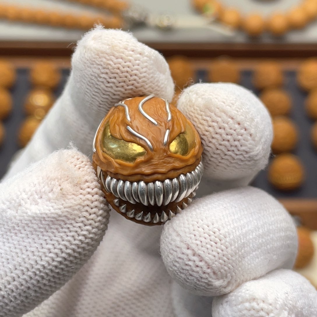 猴头核桃吊坠？****？金眼毒液