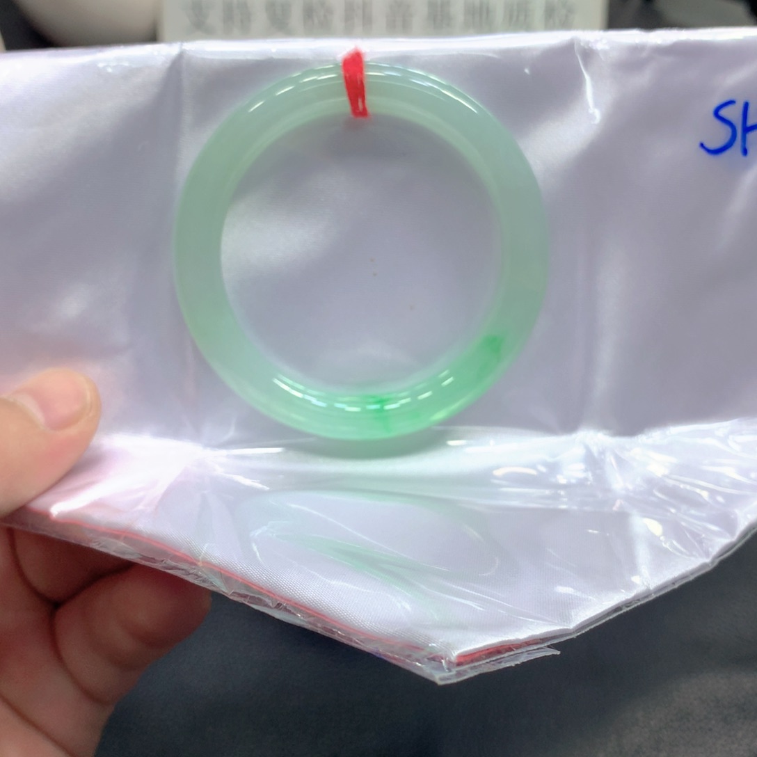 翡翠手镯未镶嵌墨****翡翠手镯