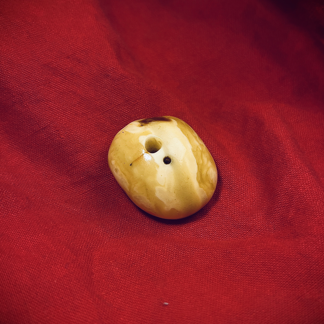 藏传老蜜蜡挂件吊坠