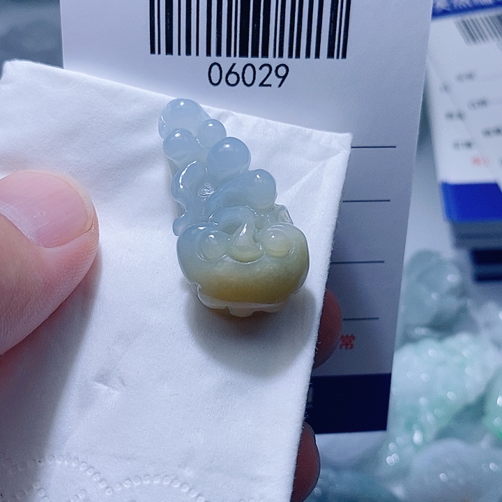 翡翠未镶嵌颈饰天光墟翡翠市场现金代购