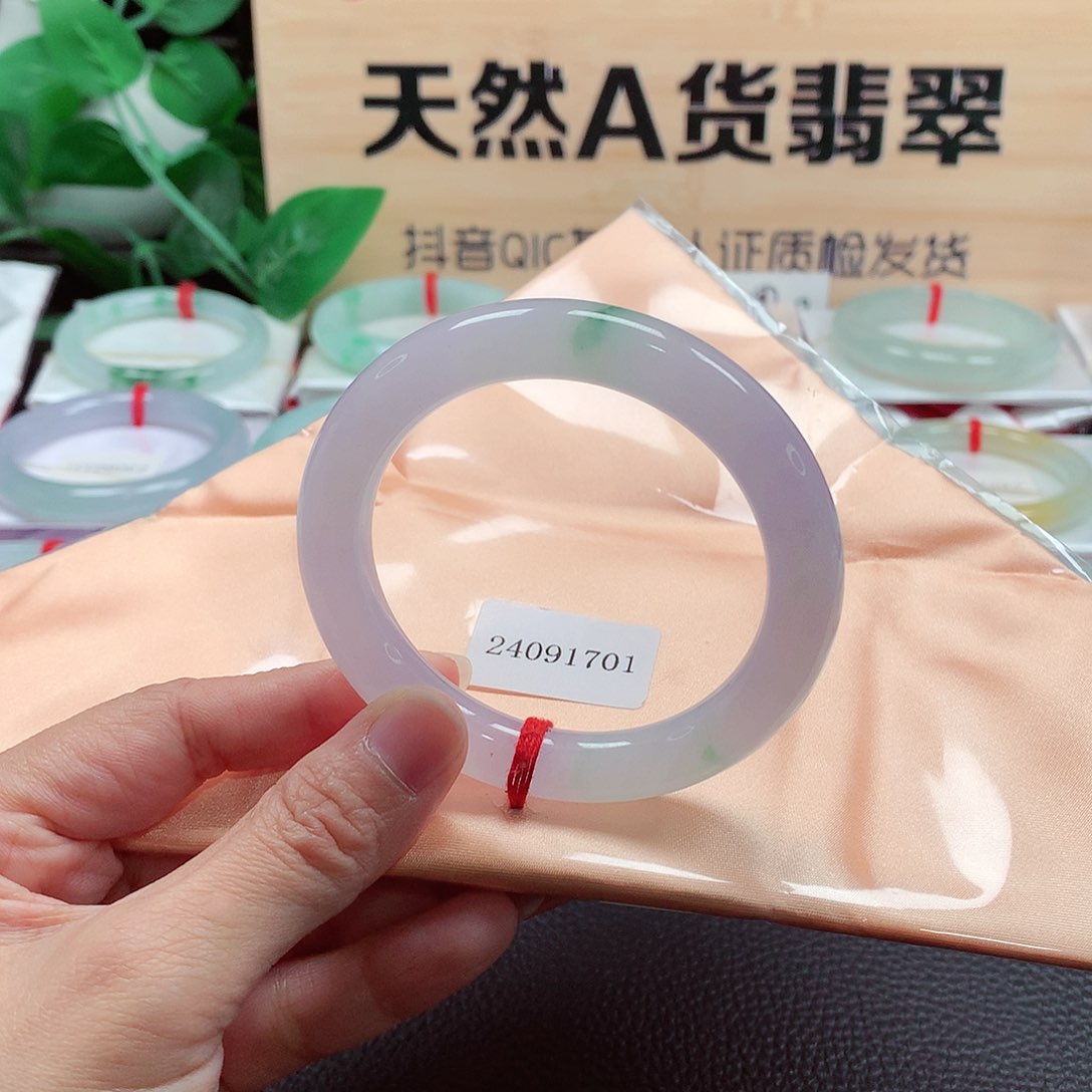 翡翠手镯（圆镯）未镶嵌天然A货翡翠手镯