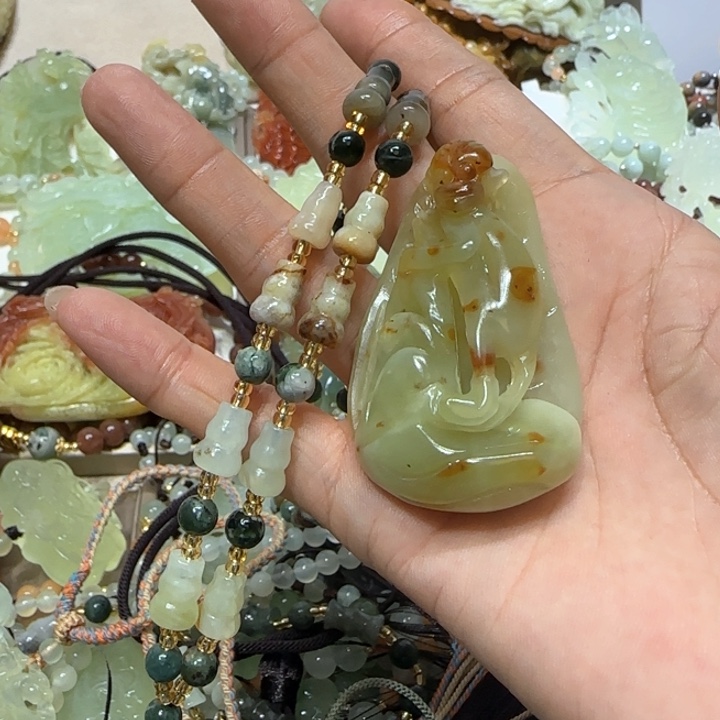 蛇纹石玉未镶嵌吊坠