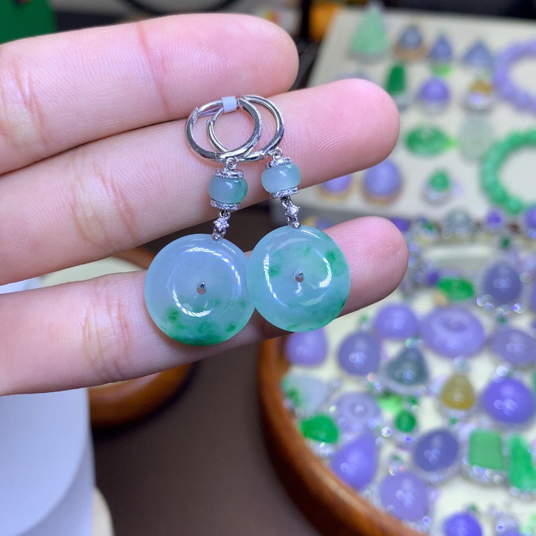 翡翠颈饰18K金镶嵌翡翠