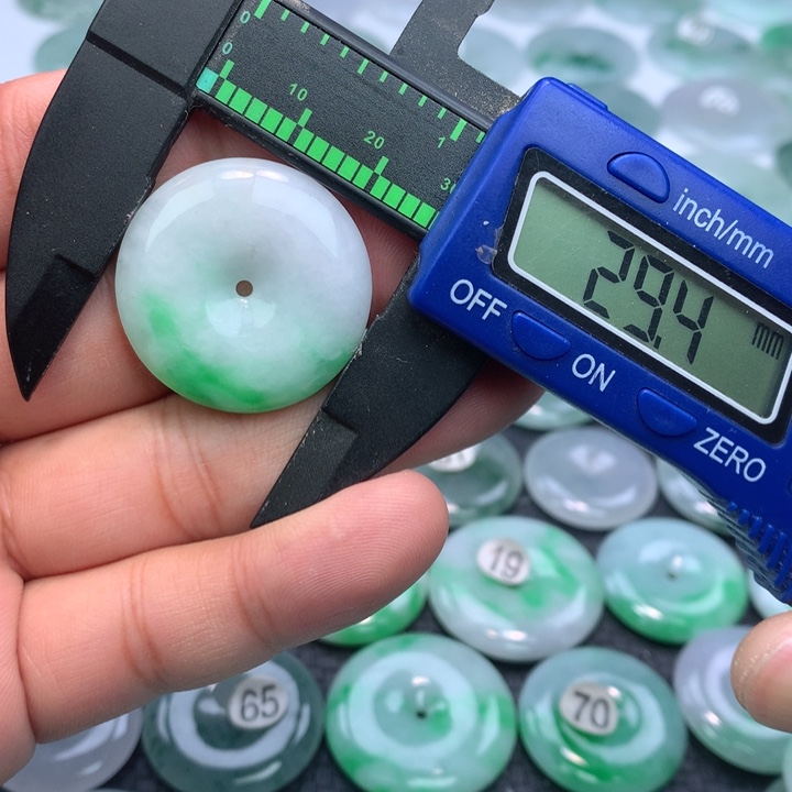 翡翠颈饰未镶嵌缅甸天然A货翡翠