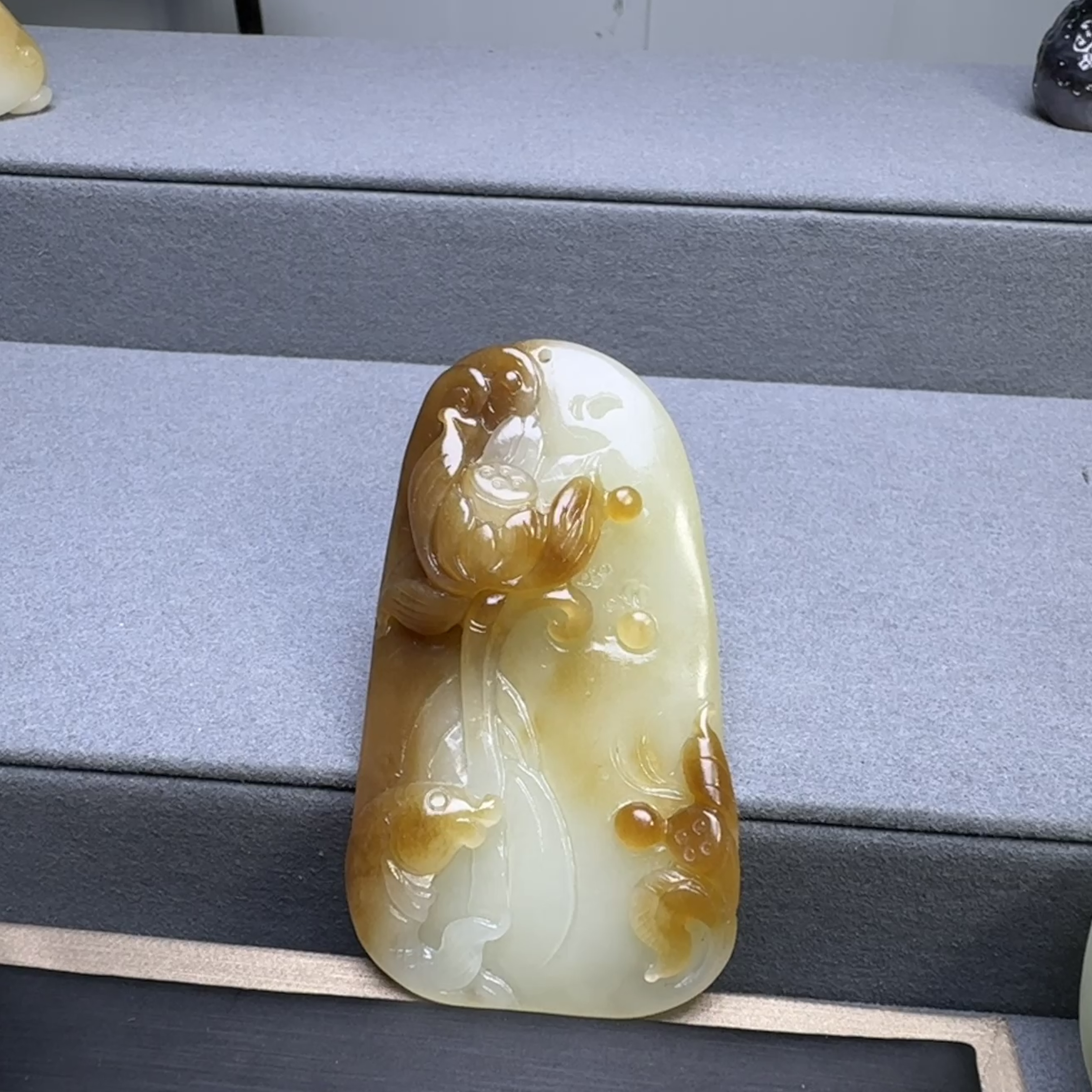 和田玉 荷花鱼牌子吊坠/毛衣链