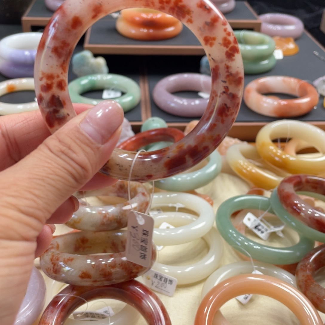 石英岩玉手镯未镶嵌安