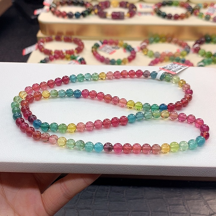 碧玺手链未镶嵌5.8/浓艳。