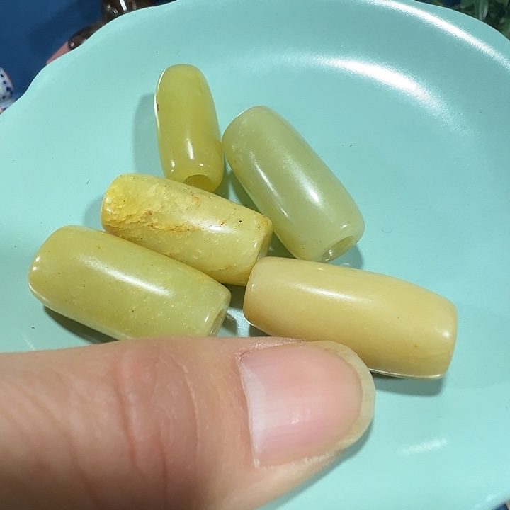 透闪石质玉未镶嵌挂件